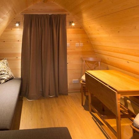 Lupin Glamping Pod Hotel Cheltenham Exterior photo